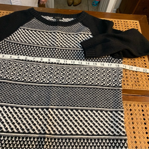 Talbots sweater four knit design on front and back - Picture 6 of 8